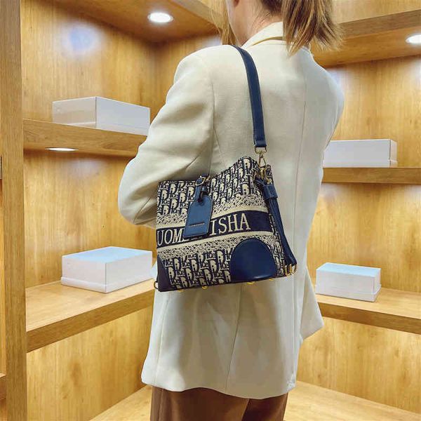 70% off style high-grade fashion niche design menger women's versatile shoulder bag
70% off style high-grade fashion niche design menger women's versatile shoulder bag