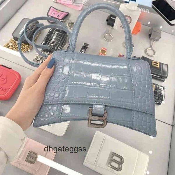 balencaigass handbags italy hand edition high sense retro fashionable hourglass french bag new one shoulder messenger handle luxury handbag
balencaigass handbags italy hand edition high sense retro fashionable hourglass french bag new one shoulder messenger handle luxury handbag