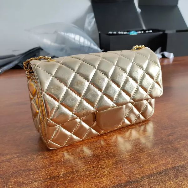 2022ss w france womens shiny classic mini flap gold quilted bags lambskin crush ball gold-tone metal hardware matelasse chain crossbody shou
2022ss w france womens shiny classic mini flap gold quilted bags lambskin crush ball gold-tone metal hardware matelasse chain crossbody shou