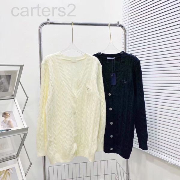 women's polos designer 22s early spring new pr letter three dimensional camellia decoration french twist knitting v collar cardigan fem, White
women's polos designer 22s early spring new pr letter three dimensional camellia decoration french twist knitting v collar cardigan fem, White