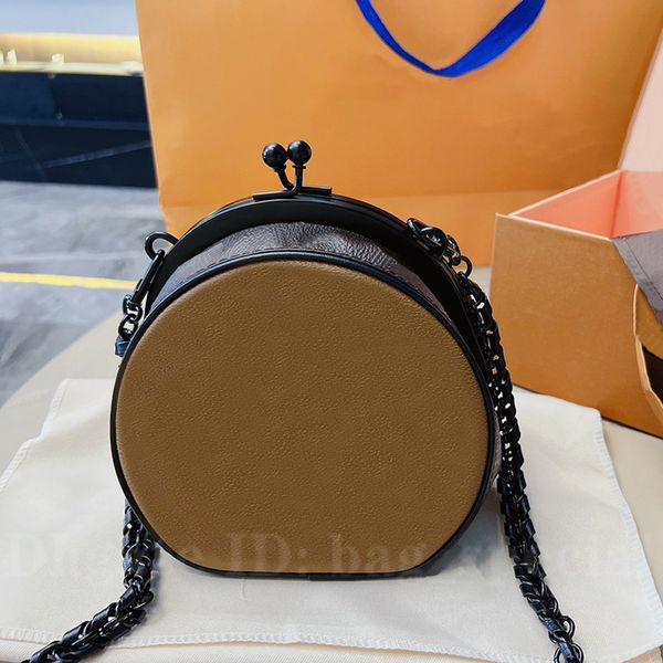 new messenger bag designer chain bag womens fashion chestnut handbag reverse color old flower double sided letter print retro atmosphere
new messenger bag designer chain bag womens fashion chestnut handbag reverse color old flower double sided letter print retro atmosphere