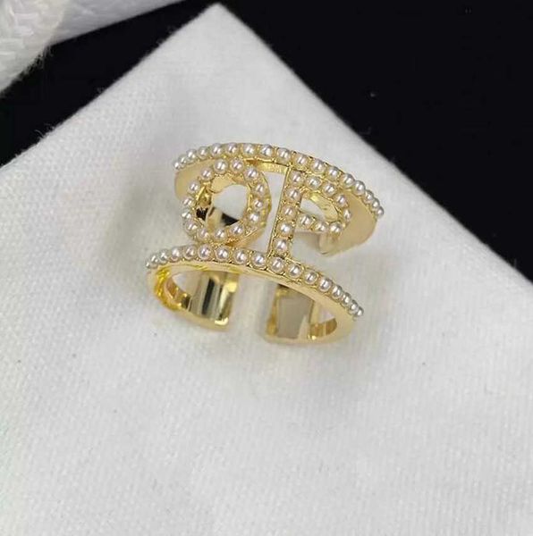 fashion designer pearl gold letter band rings bague luxury ring for lady women party wedding lovers gift engagement jewelry with box, Silver
fashion designer pearl gold letter band rings bague luxury ring for lady women party wedding lovers gift engagement jewelry with box, Silver