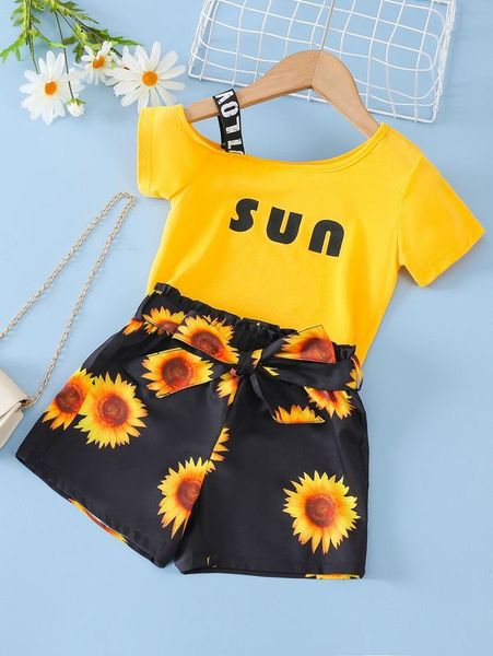 toddler girls letter graphic asymmetrical neck tee & sunflower print belted shorts she, White
toddler girls letter graphic asymmetrical neck tee & sunflower print belted shorts she, White