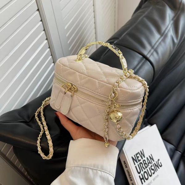 fashion shoulder bag comfortable simple generous and versatile collocation chain bead shoulder strap handbag
fashion shoulder bag comfortable simple generous and versatile collocation chain bead shoulder strap handbag