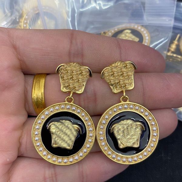 fashion new designed earring stud love heart v letters pendants banshee medusa head portrait 18k gold plated women's earring ladies des, Golden;silver
fashion new designed earring stud love heart v letters pendants banshee medusa head portrait 18k gold plated women's earring ladies des, Golden;silver