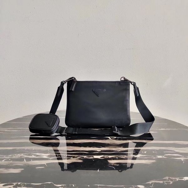 2022 mens black briefcases designer nylon shoulder bags fashion crossbody triangle messenger bag medium size men briefcases quality, Red;black
2022 mens black briefcases designer nylon shoulder bags fashion crossbody triangle messenger bag medium size men briefcases quality, Red;black