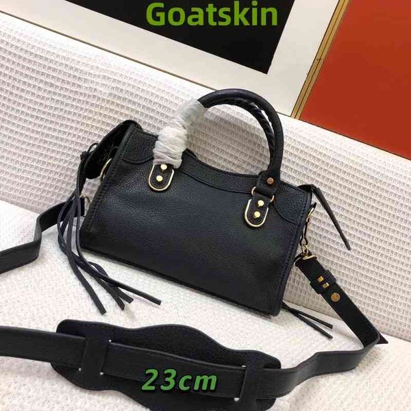 women's bag 2022 fashion retro explosion sheepskin brass hardware locomotive leather messenger portable women's
women's bag 2022 fashion retro explosion sheepskin brass hardware locomotive leather messenger portable women's