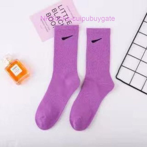 fashion classic men's hook brand socks middle tube sports moisture absorption sock casual men women luxury wear medium short sportsocks, Black
fashion classic men's hook brand socks middle tube sports moisture absorption sock casual men women luxury wear medium short sportsocks, Black