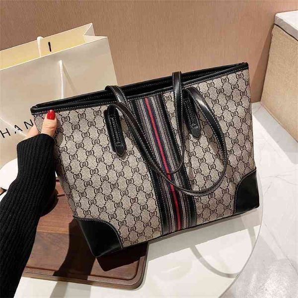70% factory online sale tote easy to take winter printed large capacity shoulder atmospheric handbag
70% factory online sale tote easy to take winter printed large capacity shoulder atmospheric handbag