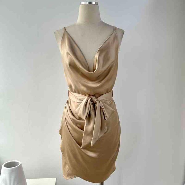 casual dresses foreign trade original single french celebrity party dress satin swing neck high waist hip irregular retro dress, Black;gray
casual dresses foreign trade original single french celebrity party dress satin swing neck high waist hip irregular retro dress, Black;gray
