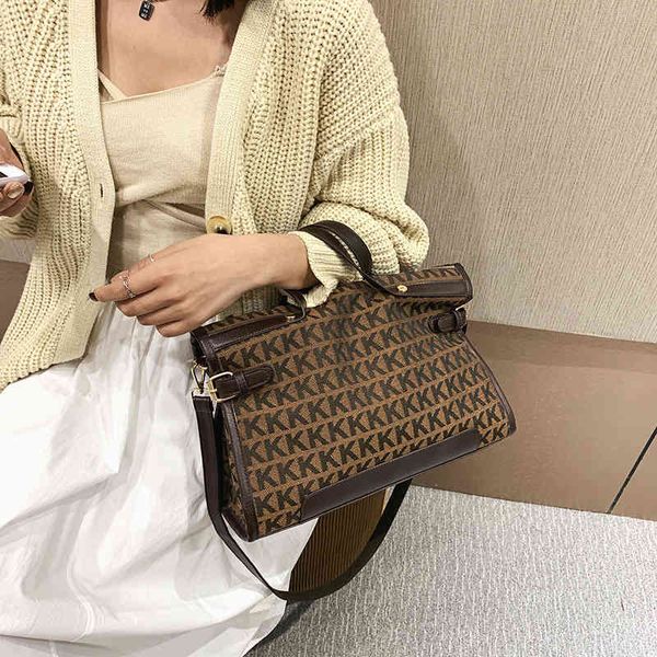 fashion women's new high-quality versatile bag luxury designer f family canvas large capacity middle ancient tote tide brand old flower
fashion women's new high-quality versatile bag luxury designer f family canvas large capacity middle ancient tote tide brand old flower