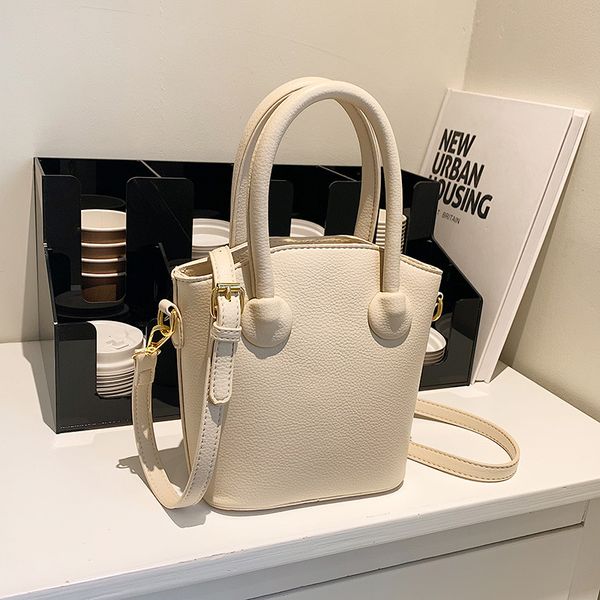 designer buket bag 4 colors high-texture practical large-capcity cross-body handbag for lady in pu with simple style
designer buket bag 4 colors high-texture practical large-capcity cross-body handbag for lady in pu with simple style