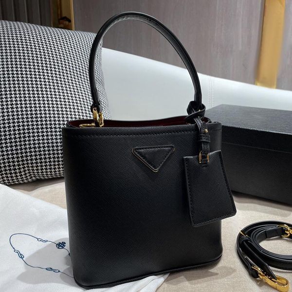 5a genuine leather handbag women designer bags trendy large capacity portable female fashion one-shoulder messenger tote bag
5a genuine leather handbag women designer bags trendy large capacity portable female fashion one-shoulder messenger tote bag