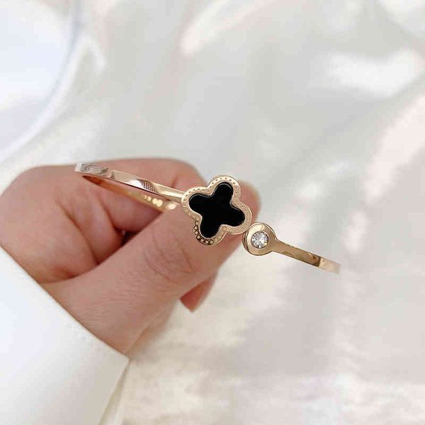 titanium female 18k rose gold plated stainls steel opening personalized fashion couple clover bracelet, Golden;silver
titanium female 18k rose gold plated stainls steel opening personalized fashion couple clover bracelet, Golden;silver