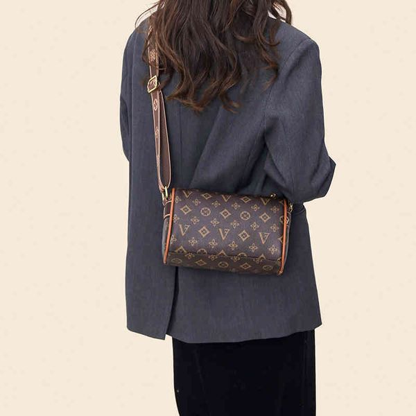 factory wholesale cylinder bag simple wide shoulder strap single shoulder messenger bag women's french stick
factory wholesale cylinder bag simple wide shoulder strap single shoulder messenger bag women's french stick