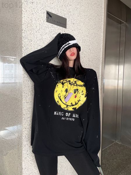 women's t-shirt designer chaopai 22 early spring new smiling face printed round neck long sleeved t-shirt damaged to make old-fashioned, White
women's t-shirt designer chaopai 22 early spring new smiling face printed round neck long sleeved t-shirt damaged to make old-fashioned, White