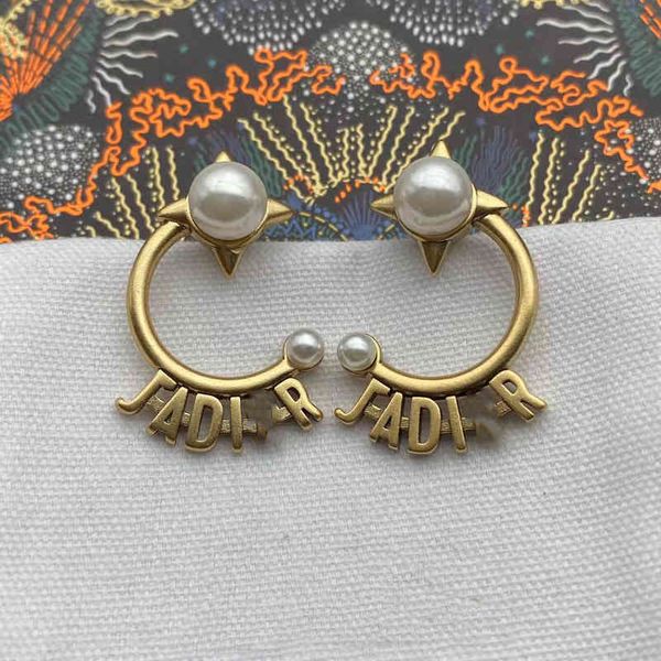 2022 factory wholesale new di high version 1.1 half round pearl earrings women's advanced sense earrings v1w5, Golden
2022 factory wholesale new di high version 1.1 half round pearl earrings women's advanced sense earrings v1w5, Golden