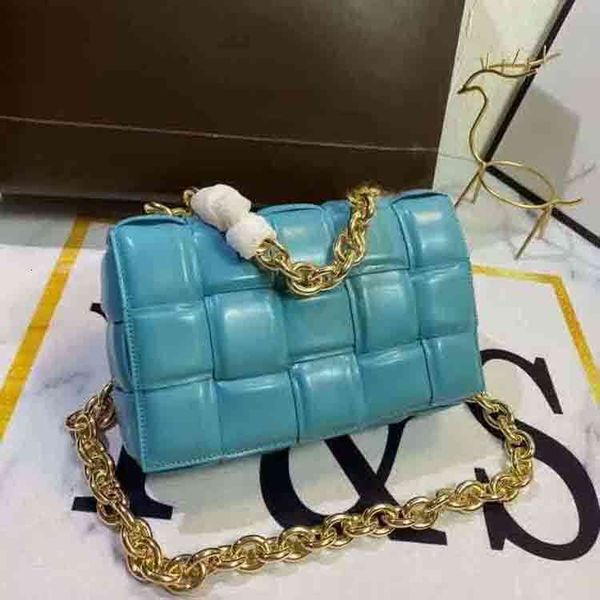 original edition luxury handbags crossbody bottegass designer venetas's chain 2022 weaving trend women's bag pillow single shoulde
original edition luxury handbags crossbody bottegass designer venetas's chain 2022 weaving trend women's bag pillow single shoulde