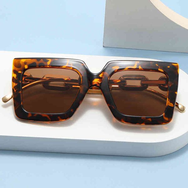 new sunglass women's square large frame chain men's glass vintage luxury brand design sunglasses uv400, White;black
new sunglass women's square large frame chain men's glass vintage luxury brand design sunglasses uv400, White;black