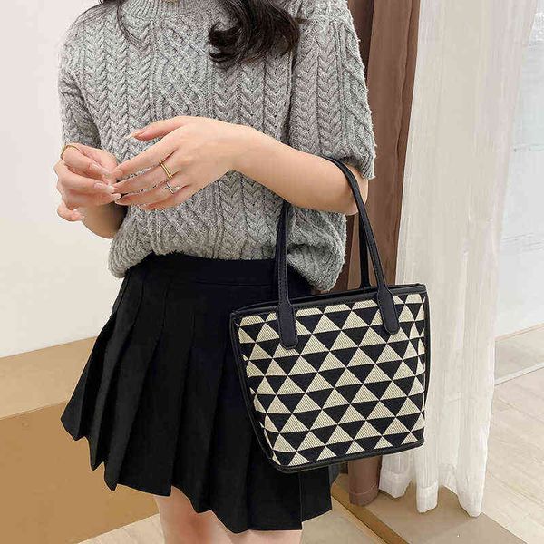 style child mother tote bag high sense checkerboard lattice bucket canvas bag fashion simple portable women's bag 220514
style child mother tote bag high sense checkerboard lattice bucket canvas bag fashion simple portable women's bag 220514