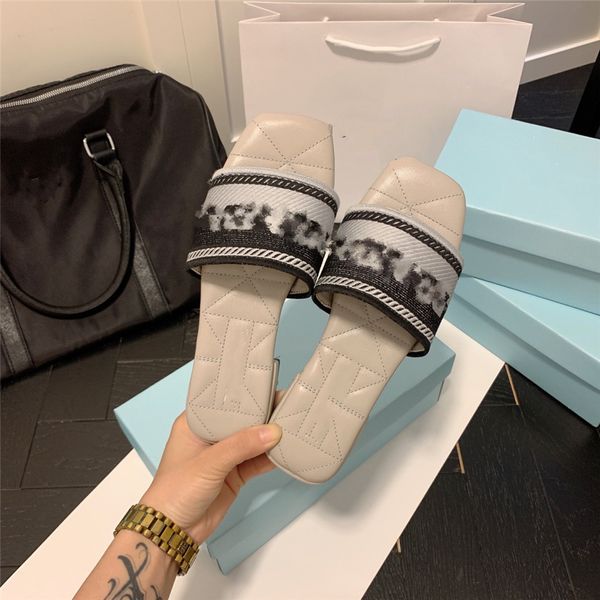 2022 new classics designer women slippers sandals summer leather print rhombus pattern beach slide fashionable scuffs slippers indoor luxury, Black
2022 new classics designer women slippers sandals summer leather print rhombus pattern beach slide fashionable scuffs slippers indoor luxury, Black