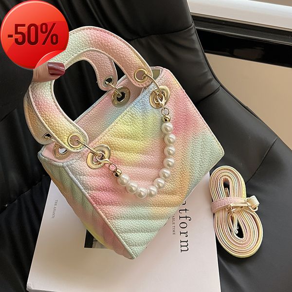 the factory directly ns high sense texture small female 2022 new foreign style portable single shoulder msenger princs bag
the factory directly ns high sense texture small female 2022 new foreign style portable single shoulder msenger princs bag