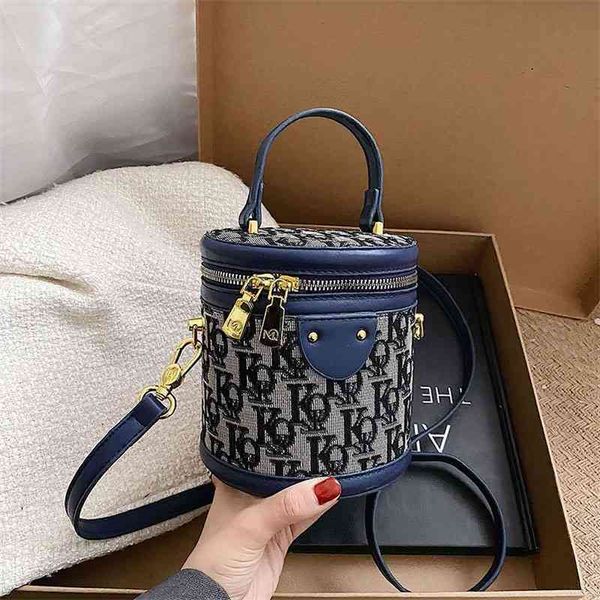 70% factory online sale this year's popular small bags spring women cylindrical texture niche portable bucket
70% factory online sale this year's popular small bags spring women cylindrical texture niche portable bucket