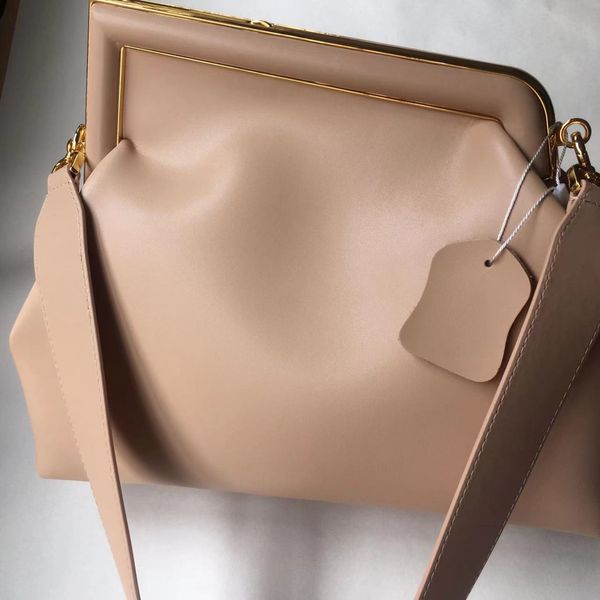 2022 layer cowhide bags large capacity women's banquet all-match clutch bag messenger bag with shoulder strap
2022 layer cowhide bags large capacity women's banquet all-match clutch bag messenger bag with shoulder strap