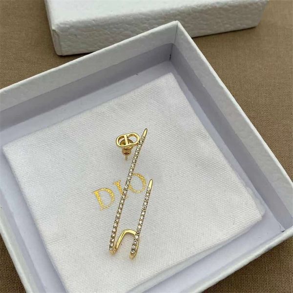 shop jewelry discounts new brass earrings female micro diamond inlaid line letter rhinestone fashion boutique earrings, Golden
shop jewelry discounts new brass earrings female micro diamond inlaid line letter rhinestone fashion boutique earrings, Golden