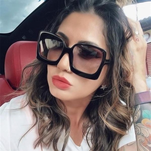 sunglasses 2021 oversized women brand design plastic mirrors female big frame gradient lens sun glasses uv400 gafas de sol mujer12632, White;black
sunglasses 2021 oversized women brand design plastic mirrors female big frame gradient lens sun glasses uv400 gafas de sol mujer12632, White;black