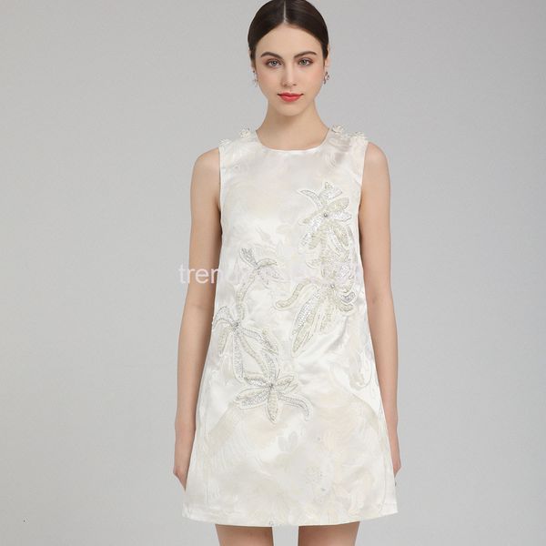 casual dresses spring and summer women's wear heavy industry nail bead button flamingo print sleeveless white jacquard dress, Black;gray
casual dresses spring and summer women's wear heavy industry nail bead button flamingo print sleeveless white jacquard dress, Black;gray