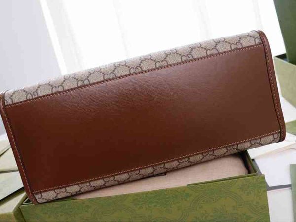 autumn big tote bag printing hand-held big bag cow leather commuter shoulder bag large capacity
autumn big tote bag printing hand-held big bag cow leather commuter shoulder bag large capacity