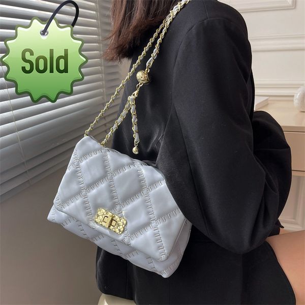 chain 2022 new lattice small large capacity fashion solid color shoulder messenger ladies designer bag handbag
chain 2022 new lattice small large capacity fashion solid color shoulder messenger ladies designer bag handbag