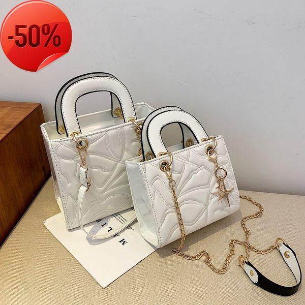 the factory directly bag princs dai bag female 2022 fashion single shoulder portable embroidered thread foreign style small
the factory directly bag princs dai bag female 2022 fashion single shoulder portable embroidered thread foreign style small