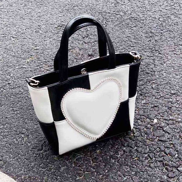 rhinestones heart women's bag trend checkerboard crossbody bags feminina vintage chains pu sac a main femme shoppers 220622
rhinestones heart women's bag trend checkerboard crossbody bags feminina vintage chains pu sac a main femme shoppers 220622