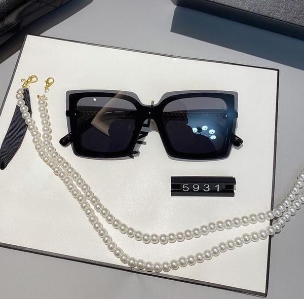 summer famous sunglasses oversized flat ladies sun glasses chain women square frames fashion designer with packaging boxes shades sonnenbril, White;black
summer famous sunglasses oversized flat ladies sun glasses chain women square frames fashion designer with packaging boxes shades sonnenbril, White;black