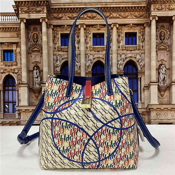 2022 new printed large capacity bucket bag famous luxury designer 100% genuine leather versatile one shoulder crossbody handbag
2022 new printed large capacity bucket bag famous luxury designer 100% genuine leather versatile one shoulder crossbody handbag