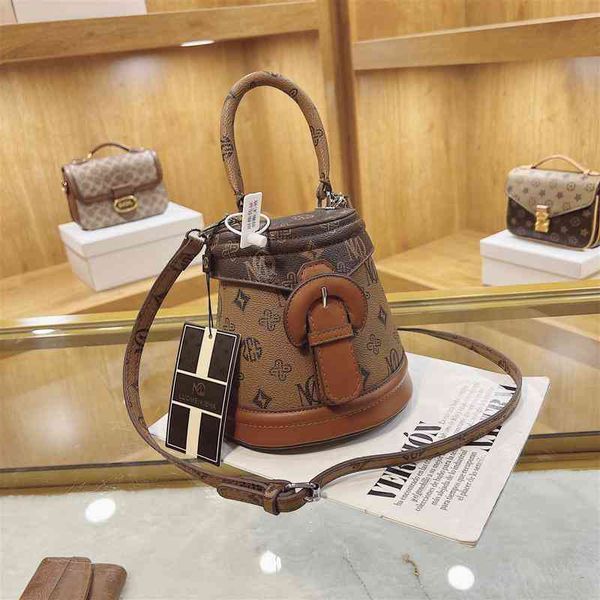 high sense portable bucket minority design horseshoe bag high-capacity single shoulder bag
high sense portable bucket minority design horseshoe bag high-capacity single shoulder bag