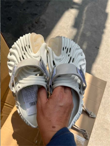 2022 men women sandals slides slippers bone resin desert sand foam runner ararat rubber west summer west brown flat slide slipper size 35-44, Black
2022 men women sandals slides slippers bone resin desert sand foam runner ararat rubber west summer west brown flat slide slipper size 35-44, Black
