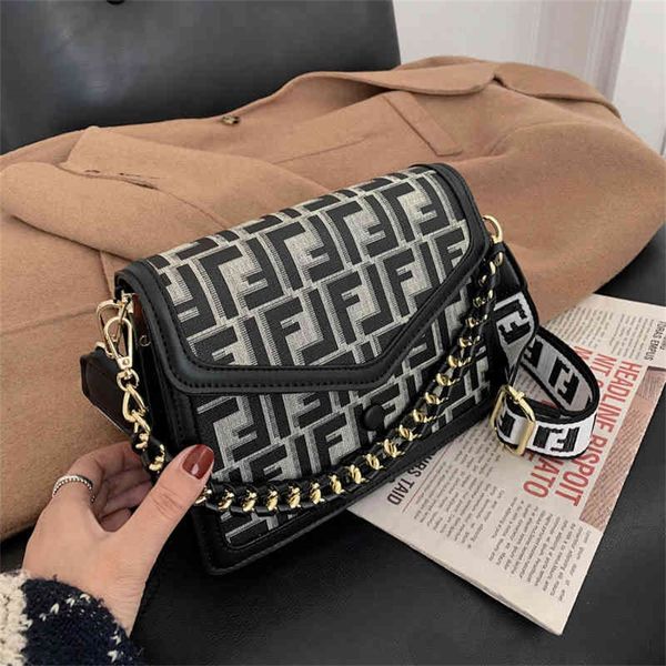 new single messenger printing wide belt chain red small square design purses online
new single messenger printing wide belt chain red small square design purses online