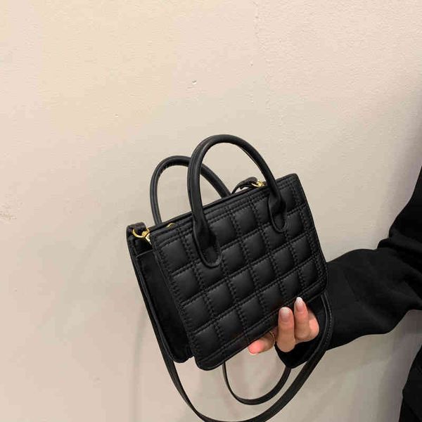 bag women's 2022 new autumn winter hand-held shoulder cross embroidery small square wholesale western style ladies designer bags
bag women's 2022 new autumn winter hand-held shoulder cross embroidery small square wholesale western style ladies designer bags