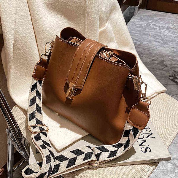 2022 designer fashion lady luxury black shoulder handbags vintage simple small pu leather bucket crossbody bags for women g220517
2022 designer fashion lady luxury black shoulder handbags vintage simple small pu leather bucket crossbody bags for women g220517