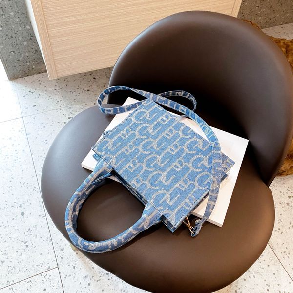 women bags brand summer fashion women's portable shoulder bag retro letter luxury single handbags
women bags brand summer fashion women's portable shoulder bag retro letter luxury single handbags