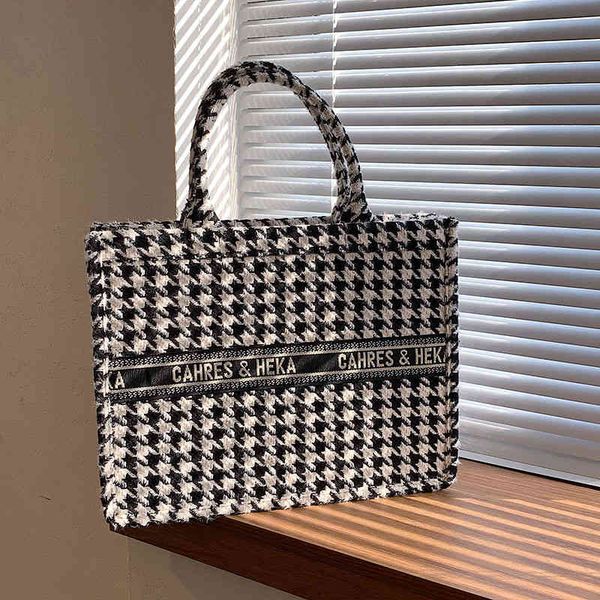 2022 factory wholesale new women's tote bag street trendy personality temperament commuter shoulder large capacity handbag
2022 factory wholesale new women's tote bag street trendy personality temperament commuter shoulder large capacity handbag