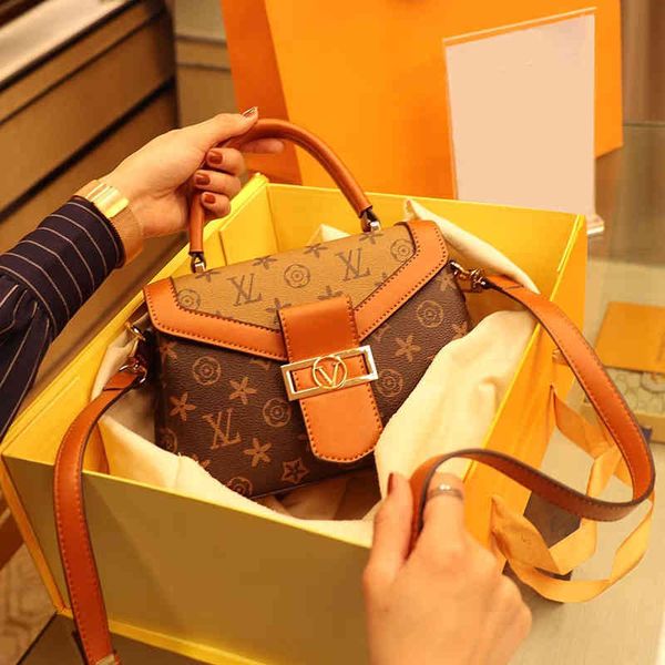 women's 2022 new old flower large capacity portable messenger shoulder printed diana bag luxury designer
women's 2022 new old flower large capacity portable messenger shoulder printed diana bag luxury designer