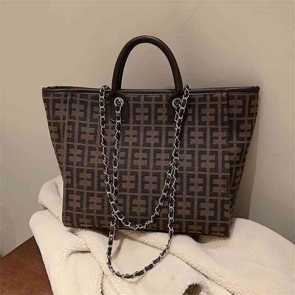 70% factory online sale e-letter printing full flower large capacity personalized leisure winter single shoulder bag
70% factory online sale e-letter printing full flower large capacity personalized leisure winter single shoulder bag