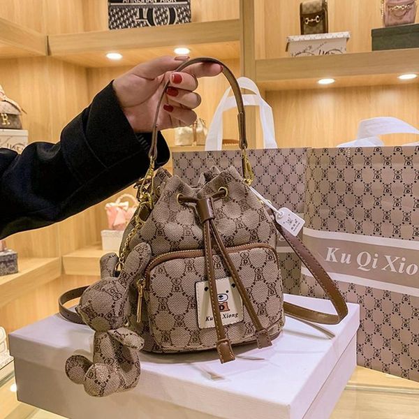 evening bags 2022 fashion printing high-quality portable bucket bag all-match shoulder diagonal women's sac
evening bags 2022 fashion printing high-quality portable bucket bag all-match shoulder diagonal women's sac
