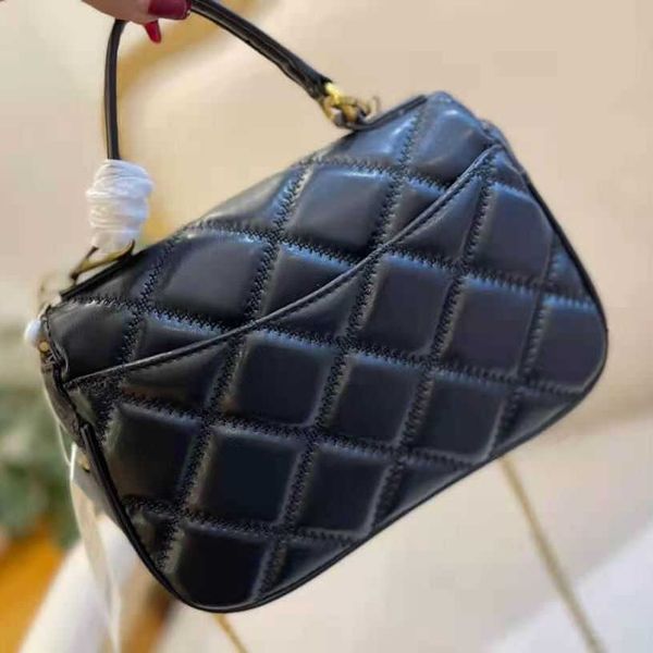 pure leather sheepskin grain lingge postman messenger messenger style, fashionable and versatile purses ladies luxury handbags designer clut
pure leather sheepskin grain lingge postman messenger messenger style, fashionable and versatile purses ladies luxury handbags designer clut