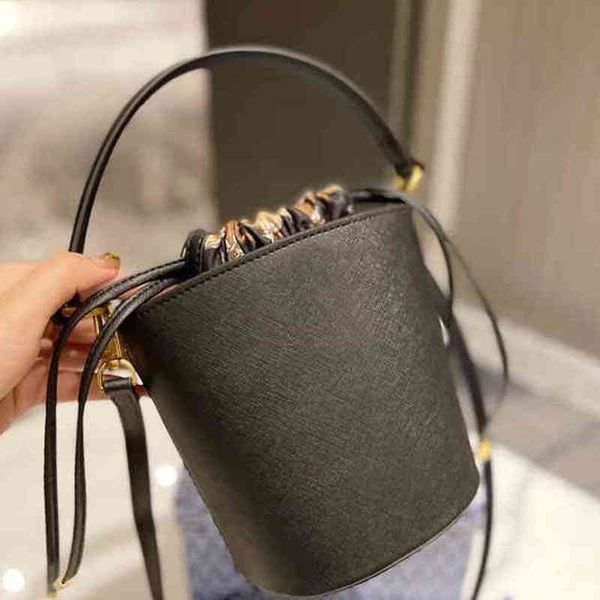 bucket bag luxury designer crossbody shoulder handbag women's fashion leather tote shopping strap 220525
bucket bag luxury designer crossbody shoulder handbag women's fashion leather tote shopping strap 220525