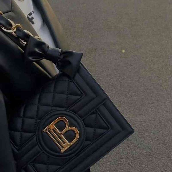new fashion small chain bag women's versatile texture rhombic checkered msenger square capacity retro female bags all-match single shou
new fashion small chain bag women's versatile texture rhombic checkered msenger square capacity retro female bags all-match single shou